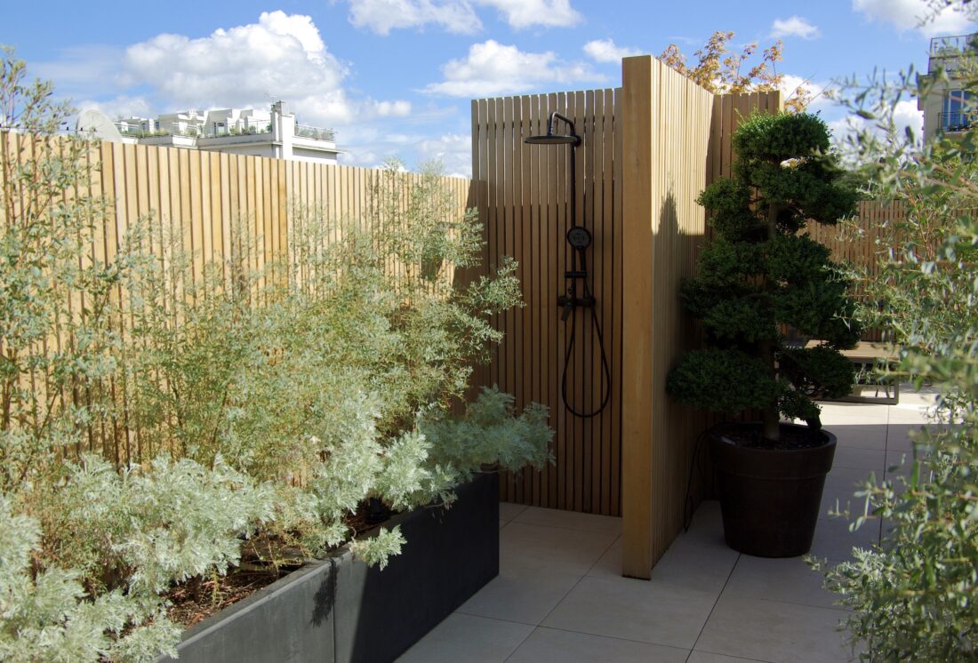 Terrasse Neuilly rooftop douche paysagiste Olivia Bochet